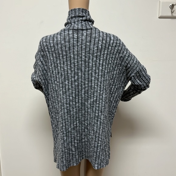 American Eagle Outfitters Slouchy Turtleneck - Picture 6 of 12